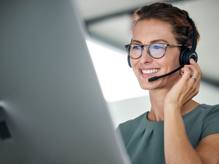 Startseite Kontakt Frau Callcenter