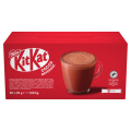 Rote KitKat-Packung mit einer Tasse Kakao auf der Vorderseite.