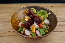 Linsensalat mit veganem Teriyaki-Hackbällchen-Spieß